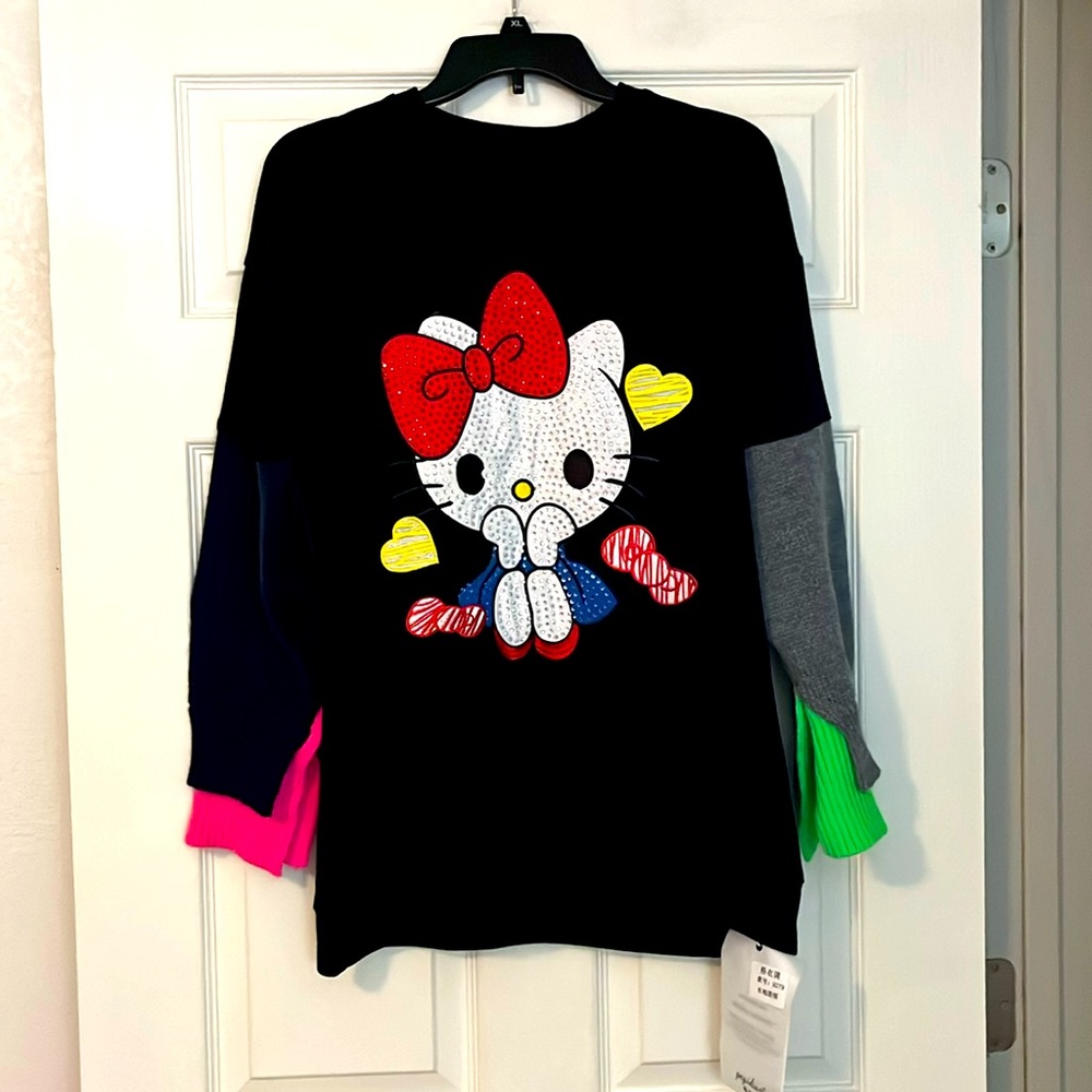 NWT JUNIORS LONG SLEEVE HELLO KITTY SWEATSHIRT : SIZE LARGE